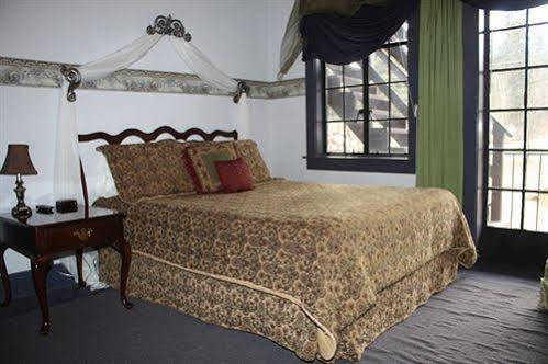 The Historic Brook Forest Inn Evergreen Exteriör bild